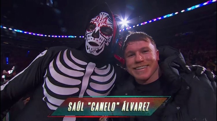 Saul 'Canelo' Alvarez disfruta de la lucha libre con su hijo