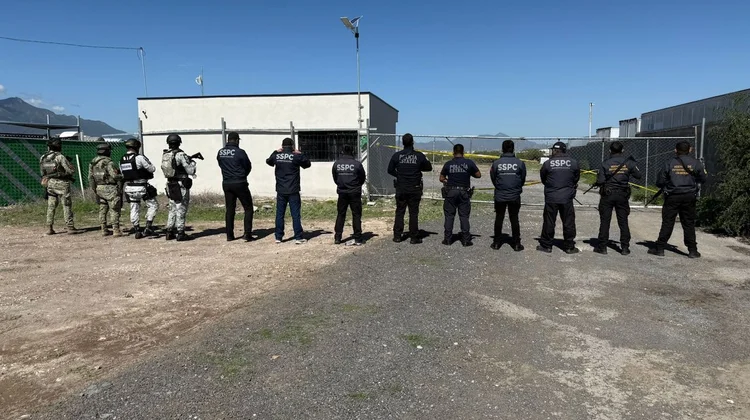 Aseguran equipo para mezclar combustible tras cateo en rancho