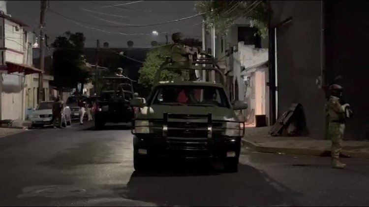 Detenido en cateos estaría relacionado con cuerpos en auto