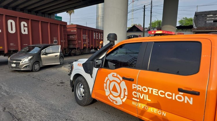 Impacta tren a vehículo en cruce ferroviario de San Nicolás