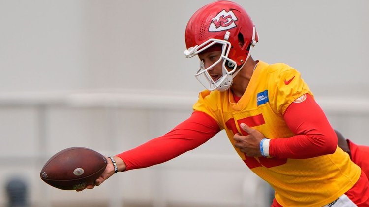 Confirma Chiefs a Mahomes para iniciar ante Broncos en Semana 1