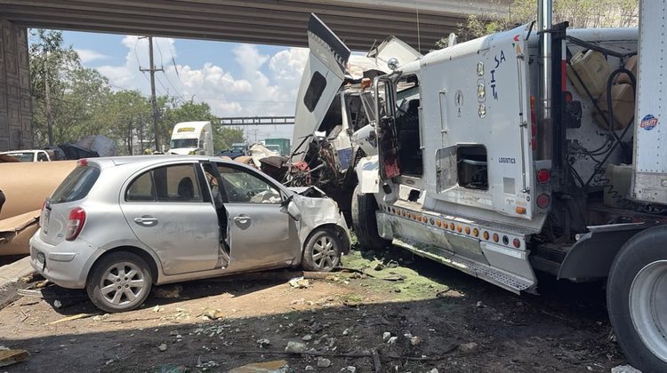 Desbarranca tráiler y deja siete lesionados en Escobedo