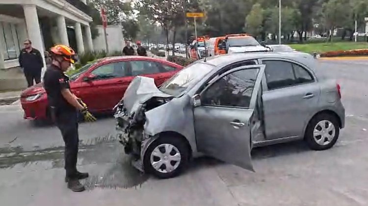 Choque múltiple en la colonia Del Valle deja una mujer herida
