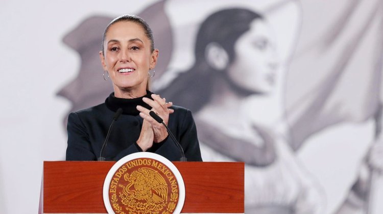 Sheinbaum avala en Educación a exjefe ligado a muerte migrantes