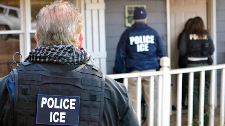Redadas de ICE llegan a barrios mexicanos de Chicago