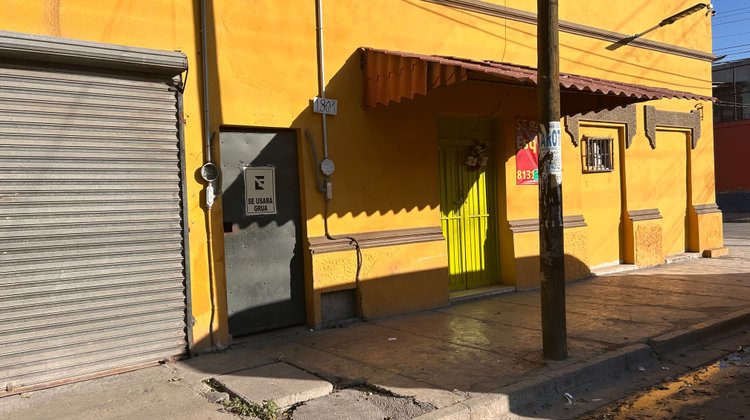 Vecinos denuncian fuga de residuos fecales en Monterrey