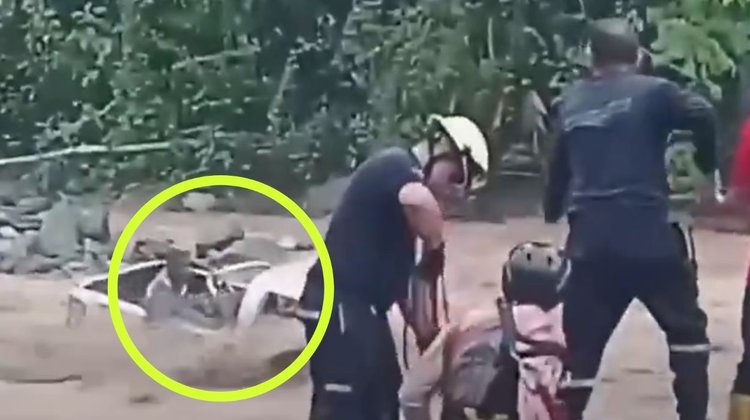 Crecida de río arrastra camioneta con trabajadores en Ecuador