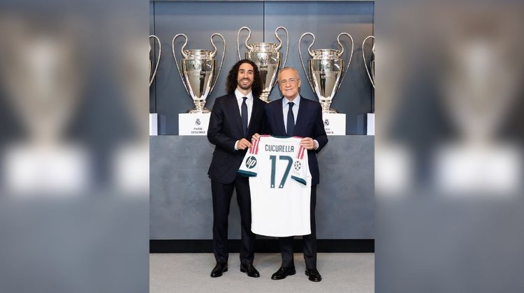 Presenta Real Madrid a Cucurella junto a las 15 copas de Europa