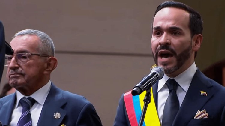 De la Espriella rinde protesta como presidente de Colombia