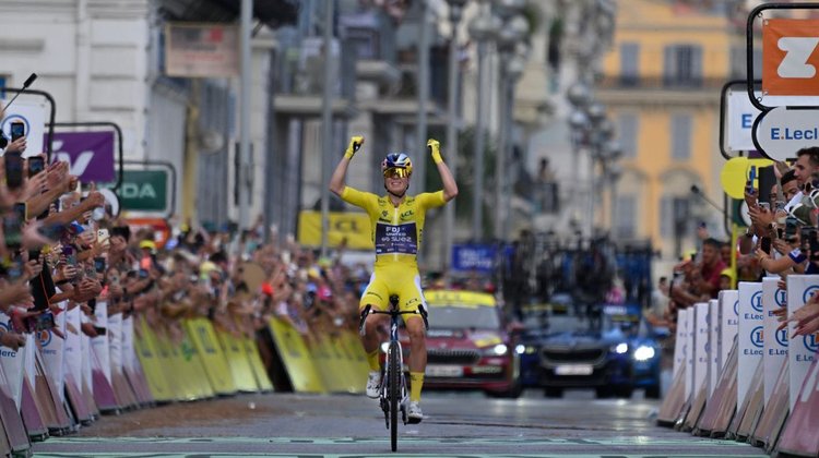 Demi Vollering, primera bicampeona del Tour de Francia femenino 
