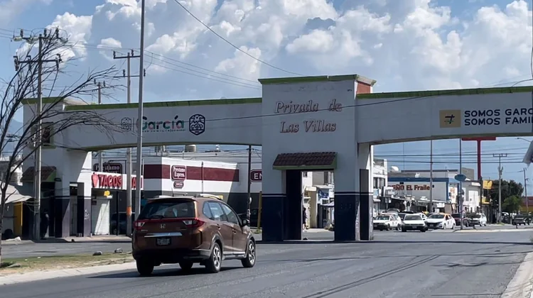 Afecta a Privadas Las Villas falta de luz y los baches