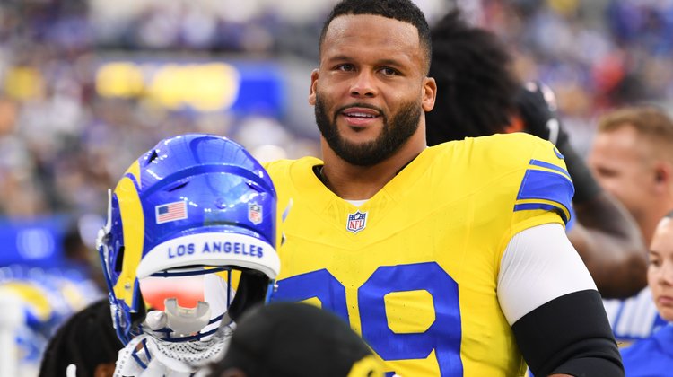 Aaron Donald cree que jugará ante Bills tras breve lesión