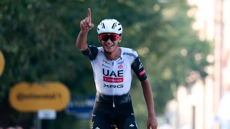 Isaac del Toro podría correr la Vuelta a México en 2027