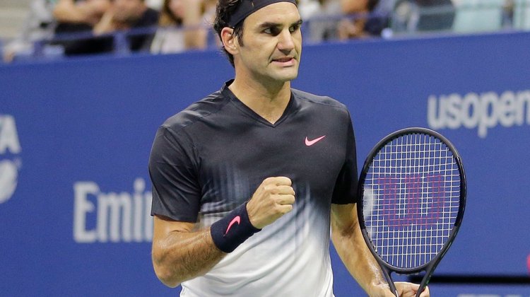 Federer vuelve a una pista tras cuatro años de retiro