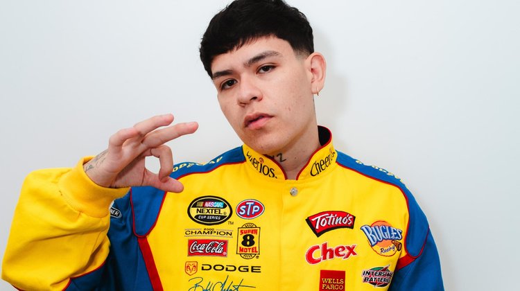 Amenazan con narcomanta a Junior H en Tijuana