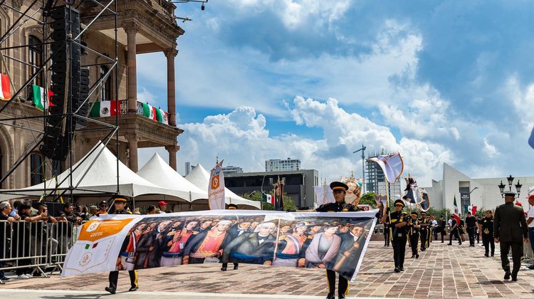 Conmemoran en la Macro el 215 aniversario de la Independencia