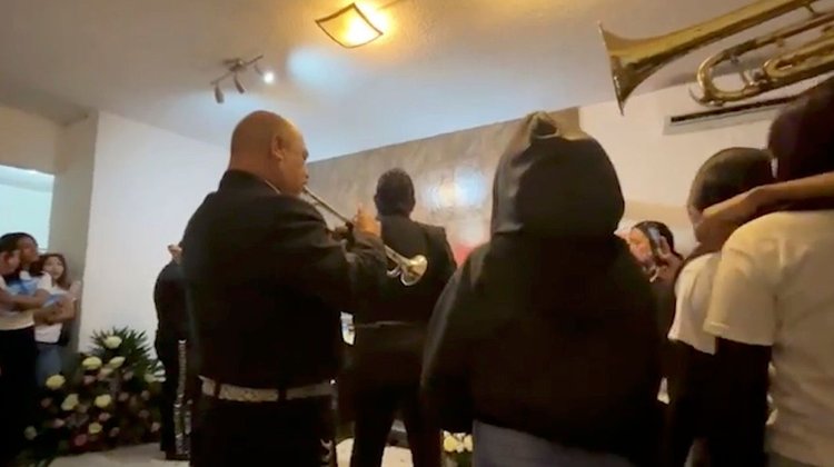 Dan último adiós a Brithany Nahomi entre mariachi y porras