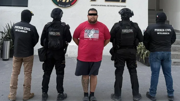 Detienen a hombre con droga y dinero en Apodaca