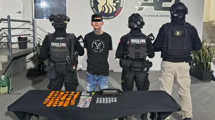 Detiene Fuerza Civil a joven con 80 dosis de droga en Escobedo