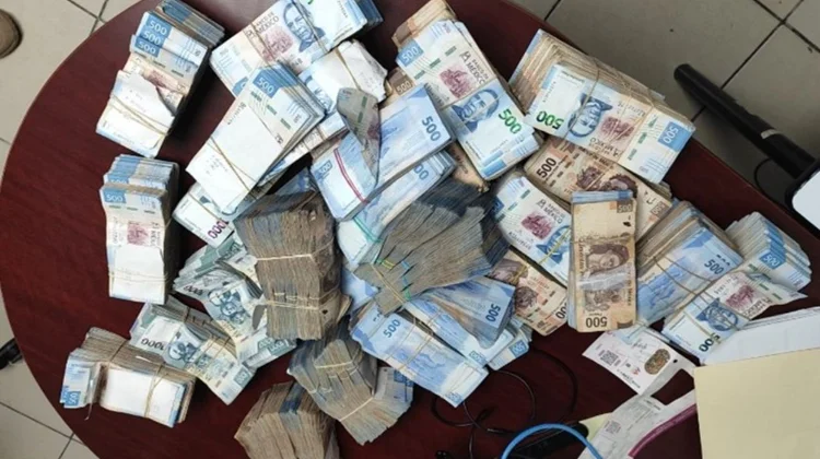 Detienen a conductor con más de 5 mdp ocultos en llanta