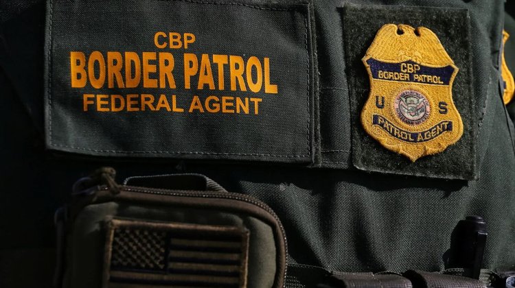 Detienen a hombre con droga oculta en hielera de pescado 