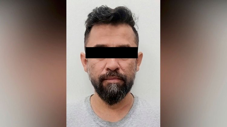 Detienen a hombre por presunta corrupción de menores