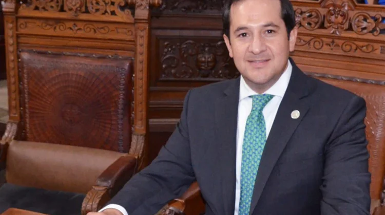 Mejorar el transporte a adultos mayores y con discapacidad