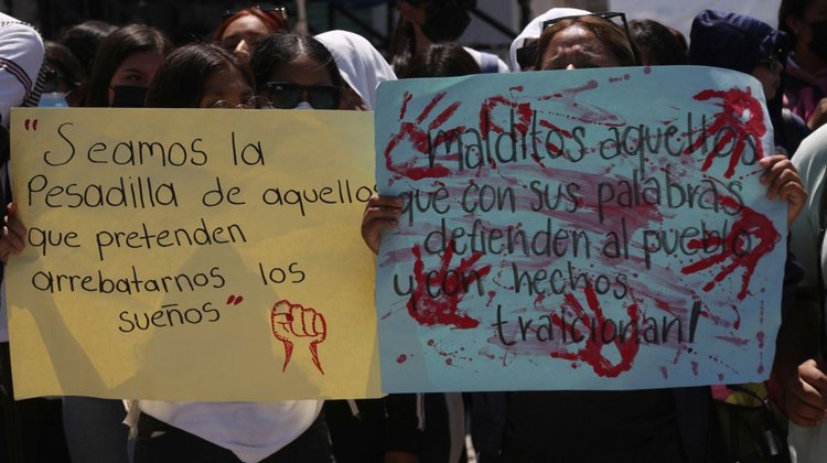 Vinculan a 2 policías por muerte de estudiante de Ayotzinapa