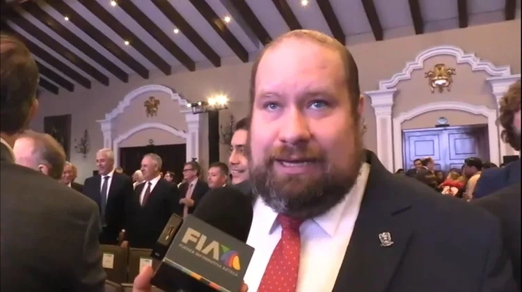 Profesor de jurisprudencia señalado de acoso dejaría trabajo