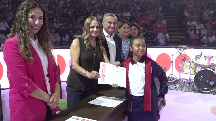 Se gradúan 5,000 alumnos de talleres gratuitos de Guadalupe