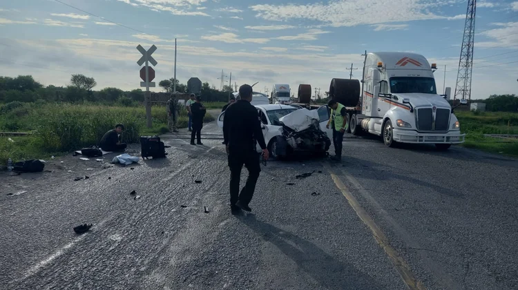 Carretera Victoria-Monterrey suspendida por accidente ferroviario