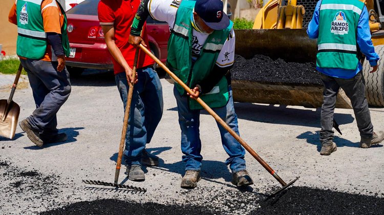 Extienden bacheo a colonias y zona industrial de Ramos Arizpe