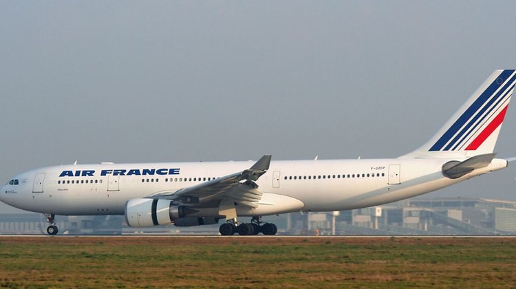 Desvían avión rumbo a Detroit por riesgo de ébola