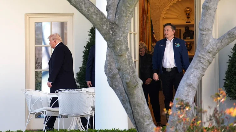 Amenaza Trump con deportar a Musk por oponerse a plan fiscal