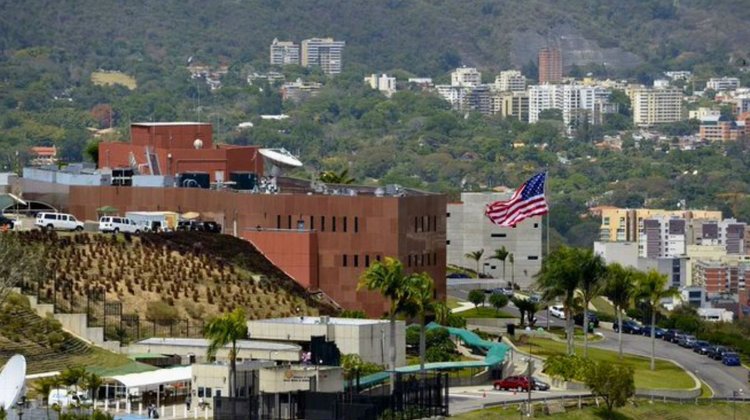 Reanuda Estados Unidos operaciones de su Embajada en Venezuela