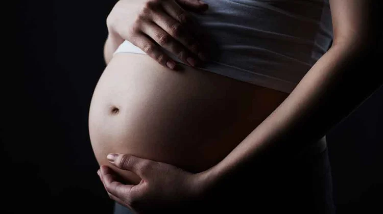 Estados Unidos busca frenar el turismo de maternidad