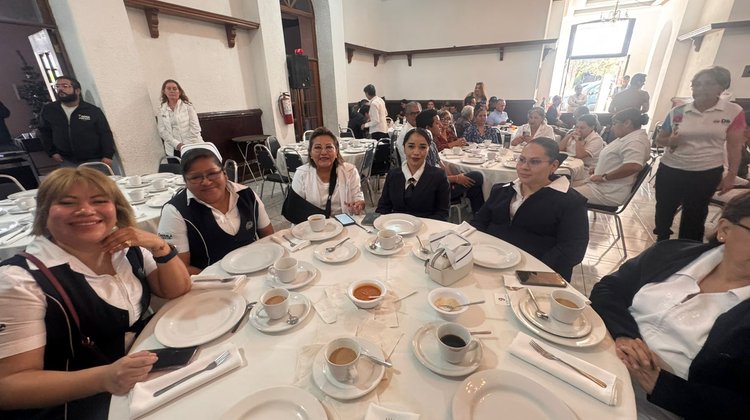 Reconoce Ramos Arizpe labor de enfermeras y enfermeros