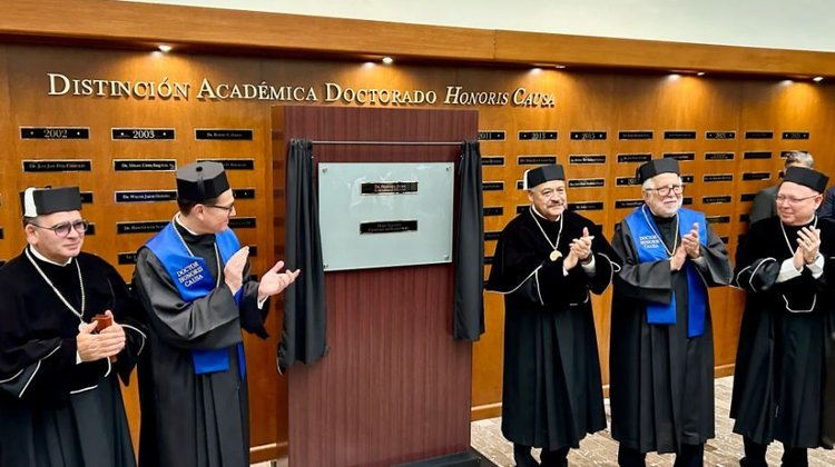 UANL entrega dos Doctorados Honoris Causa y una medalla