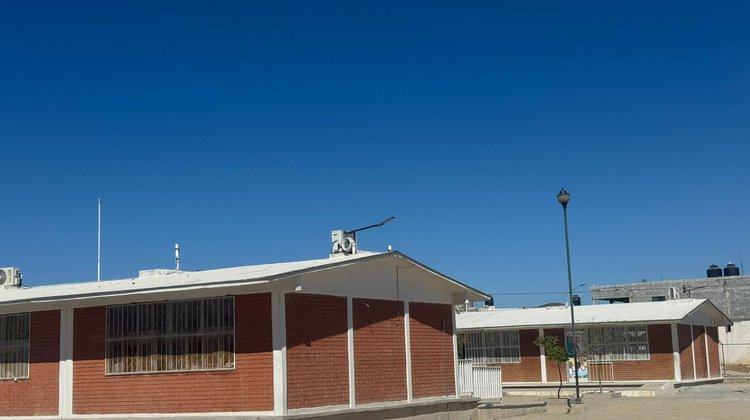 inician alumnos clases en línea por obras de techumbre