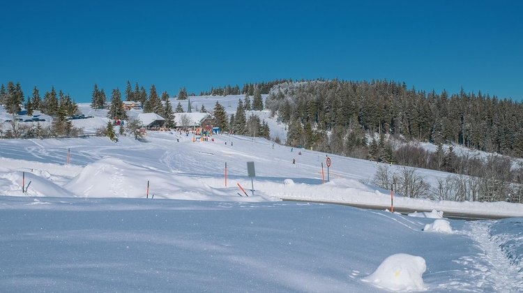 Un muerto y dos heridos por avalancha en centro de esquí suizo