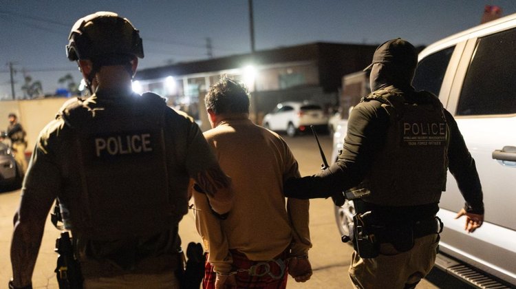 EUA arresta a más de 20 personas por voto ilegal en California