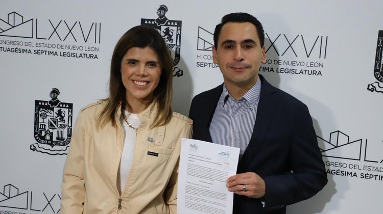 Buscan evitar cobros por "Maestros Sombra" en colegios de NL