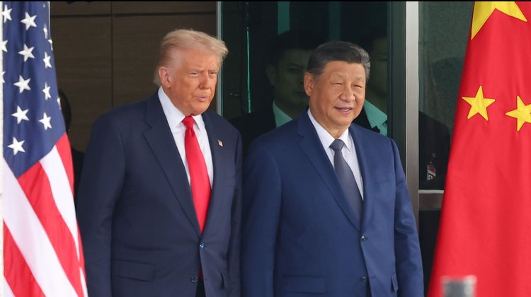 Trump reduce al 10 % los aranceles a China tras reunirse con Xi