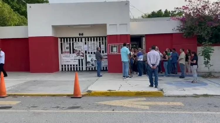 Maestros de Secundaria Técnica 54 prohíben acceso a subdirector