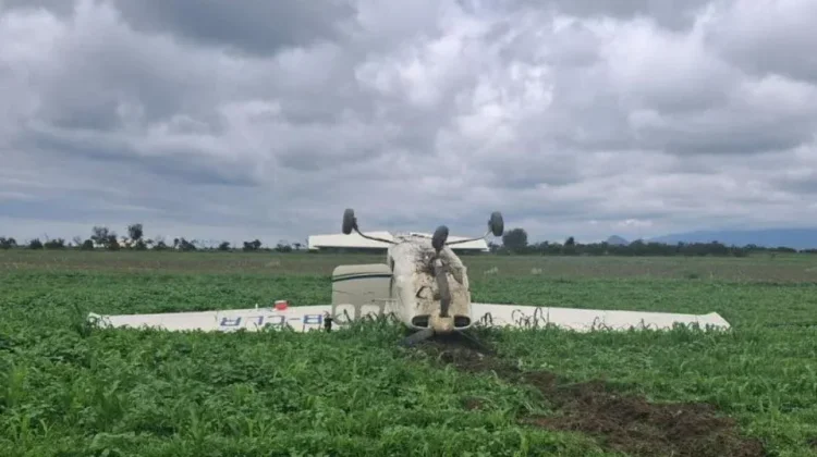 Se desploma avioneta en Puebla; hay dos lesionados