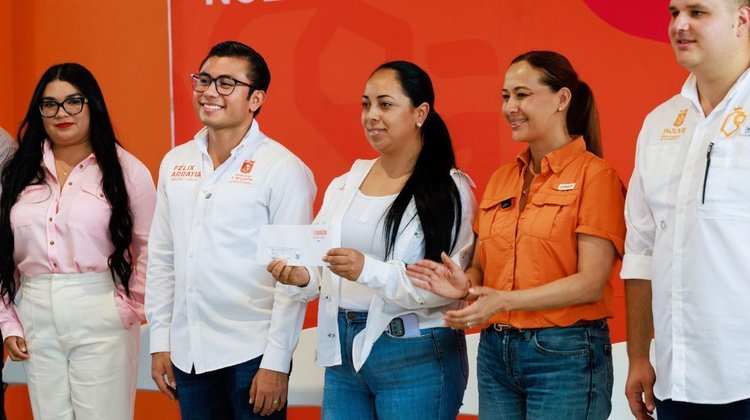 Arratia realiza primera gira por sur de Nuevo León