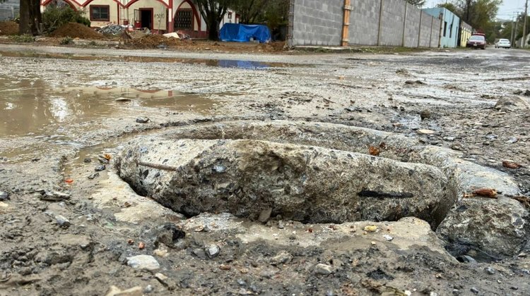 Hallan feto dentro de una alcantarilla en Pesquería