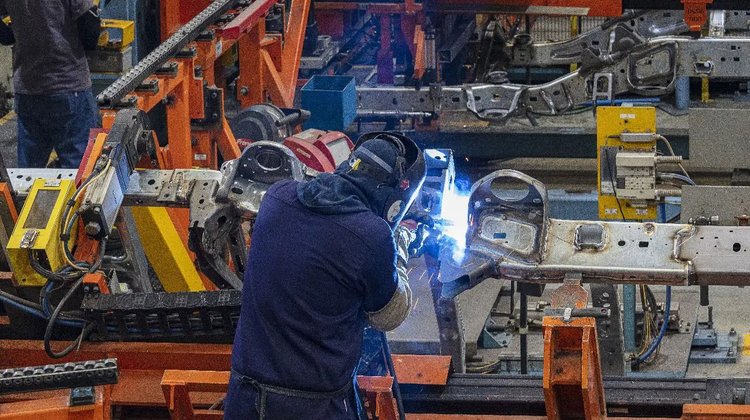 Manufactura ‘apaga’ el ISR: recaudación cae 12.1%