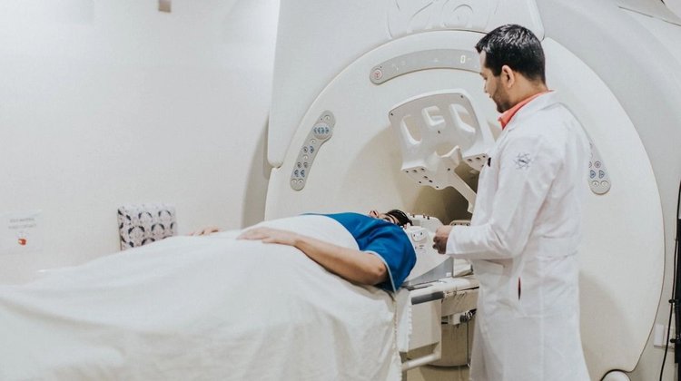Estudio dice que faltan 34 millones de profesionistas de la salud