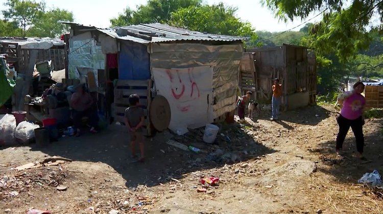 En alerta: así esperan el frío en los tejabanes de El Ranchito
